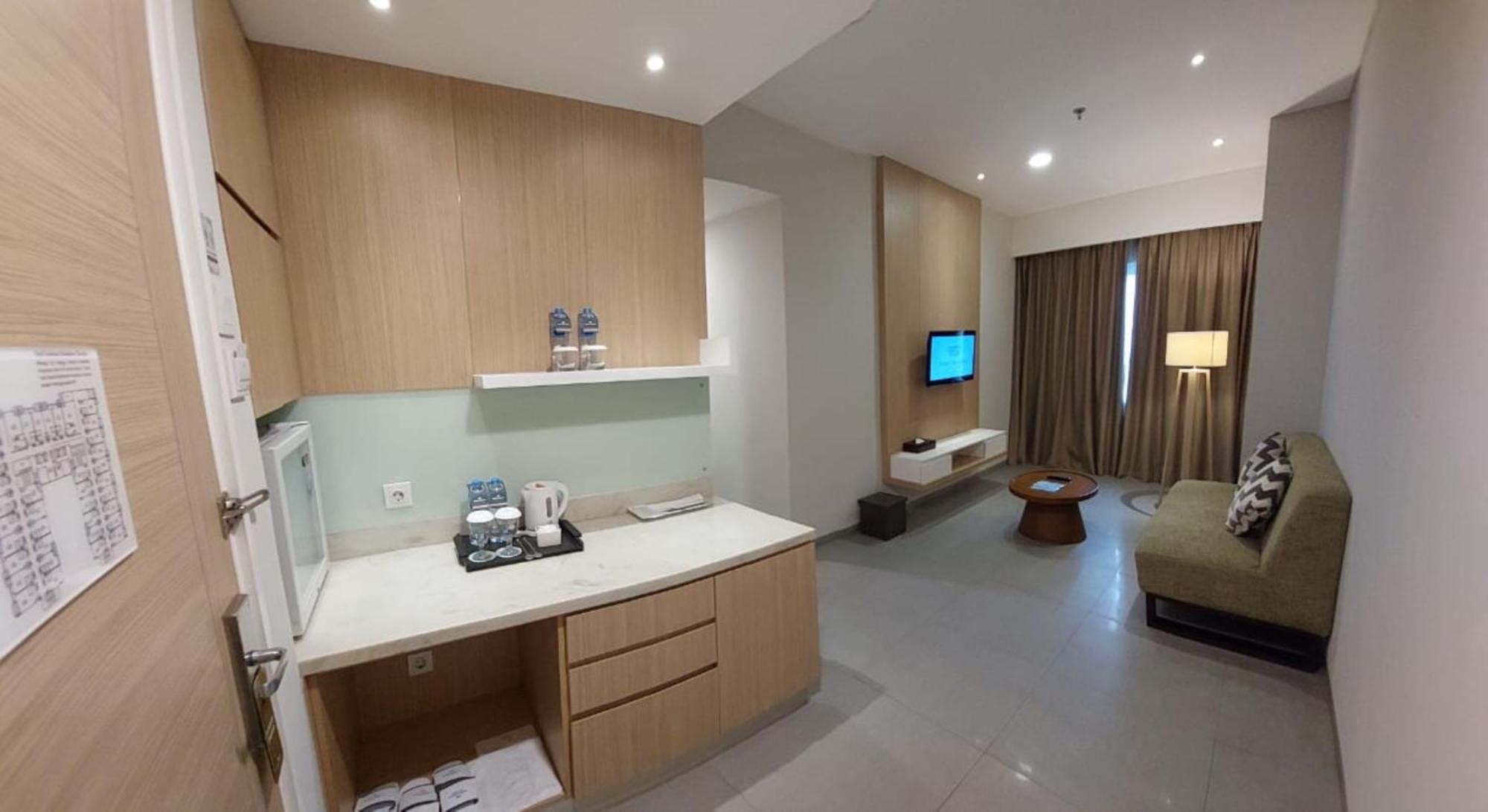 Hotel Santika Mega City Bekasi Extérieur photo