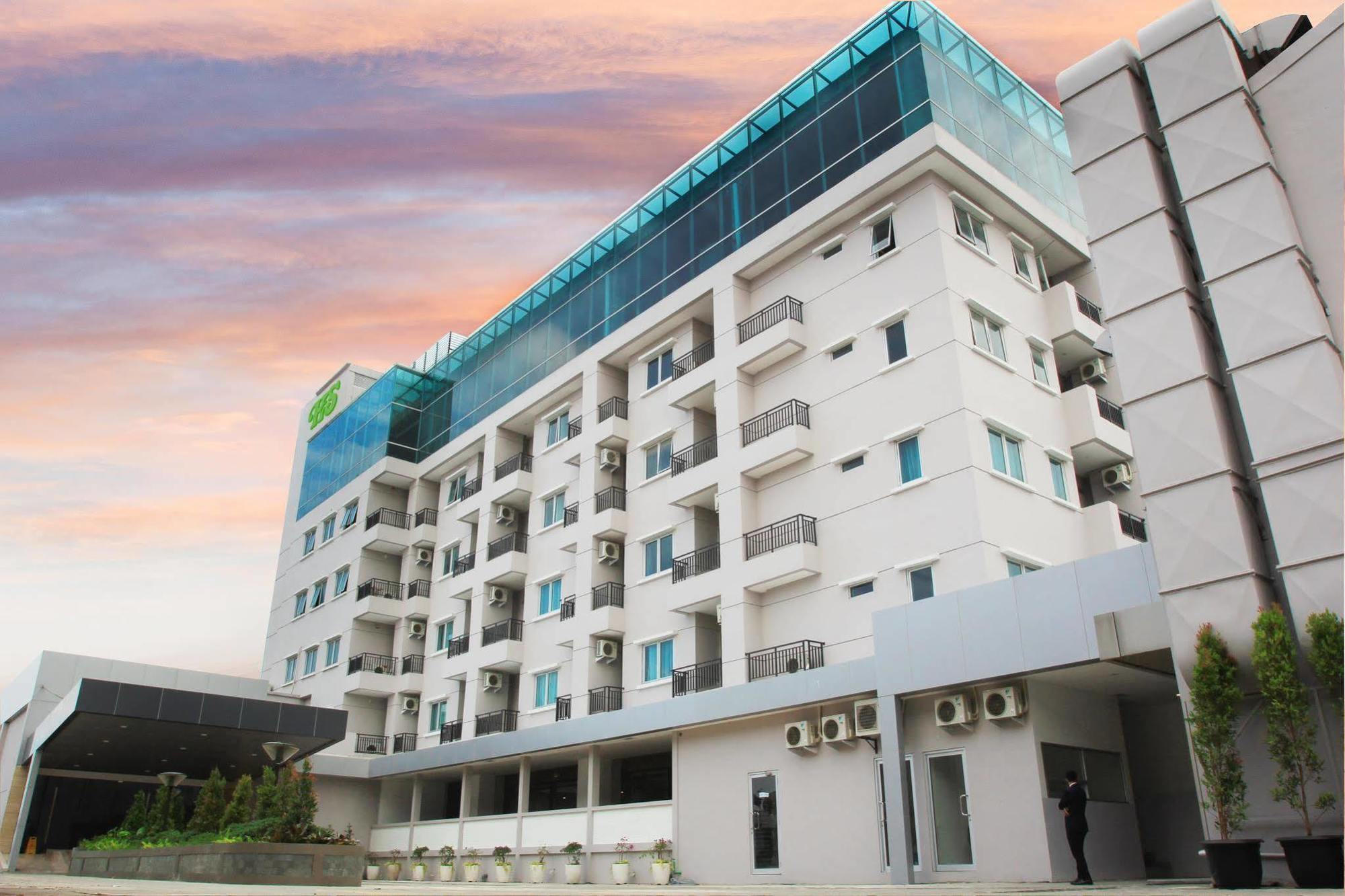 Hotel Santika Mega City Bekasi Extérieur photo